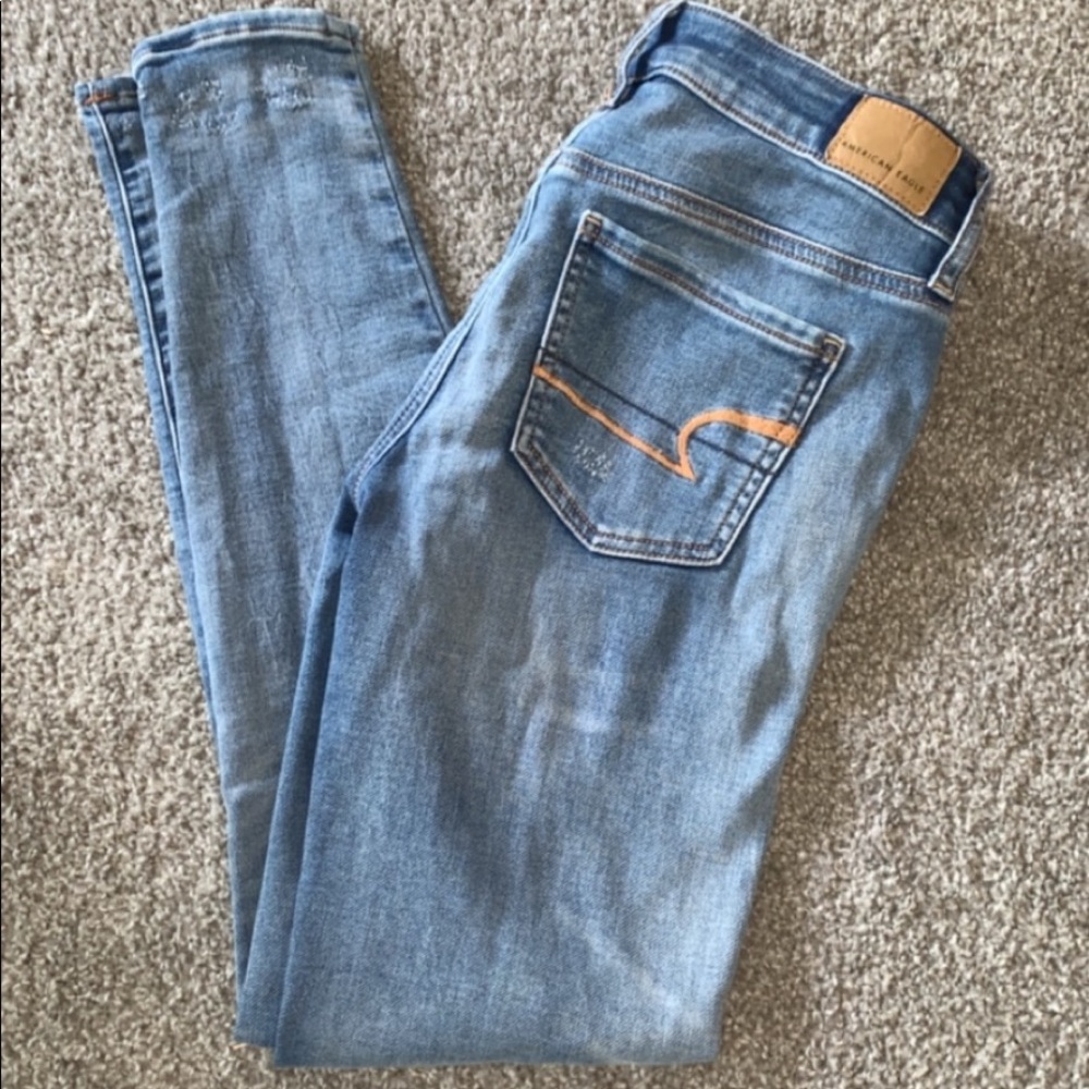 Light wash American Eagle skinny jean